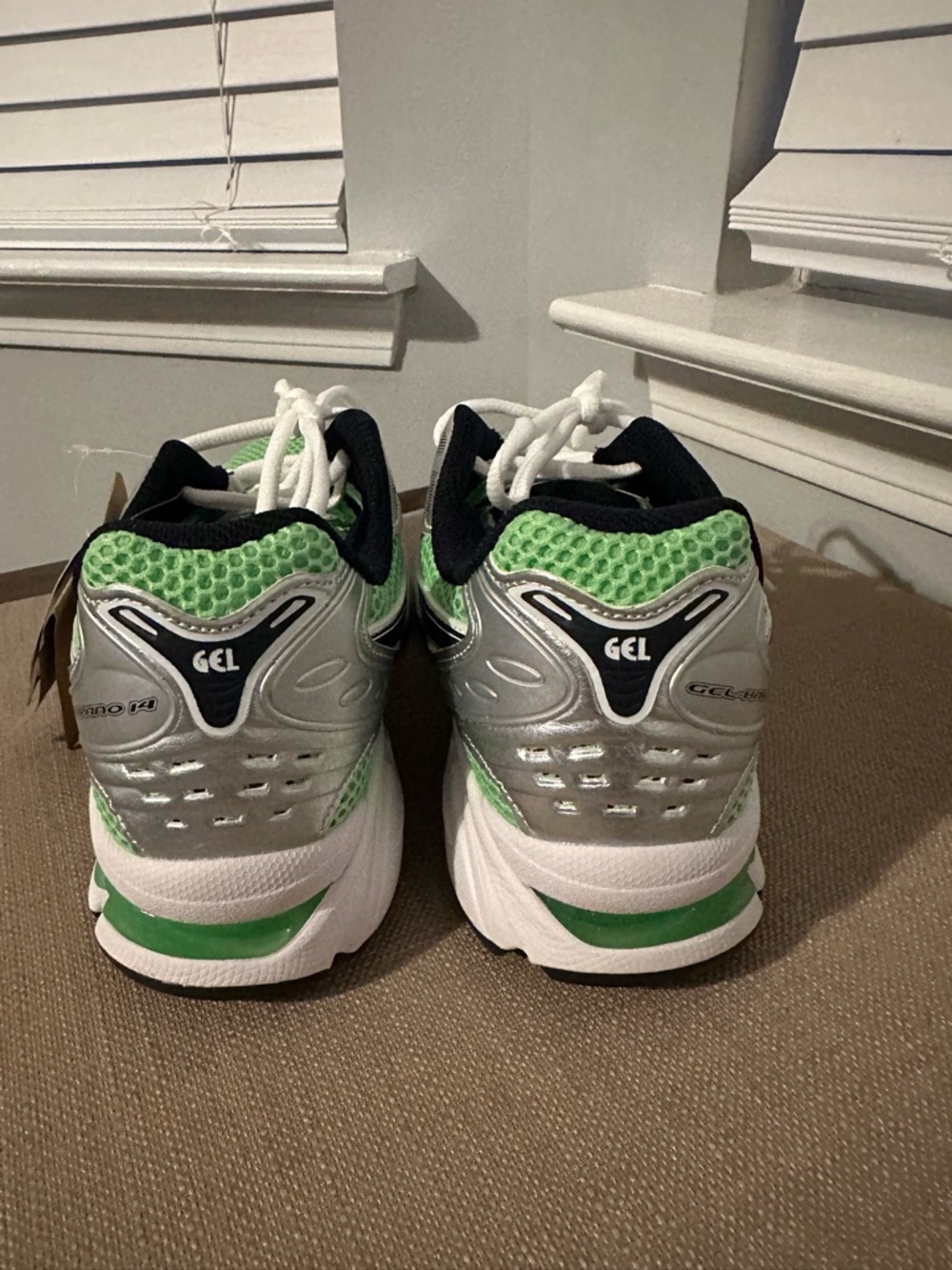 Asics Gel-Kayano 14 Womens Running Shoes Silver Bright Lime 1202A056 size 8 - Picture 5 of 9